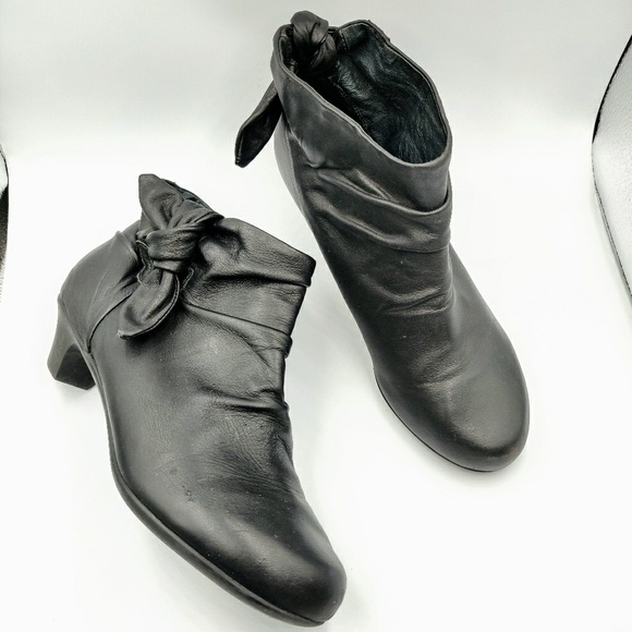 camper black boots